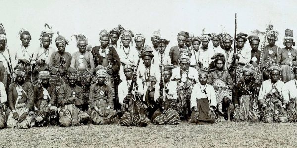 Foto bersama Petrus Pae Nope, raja Amanuban, di Timor Tengah Selatan, tahun 1927