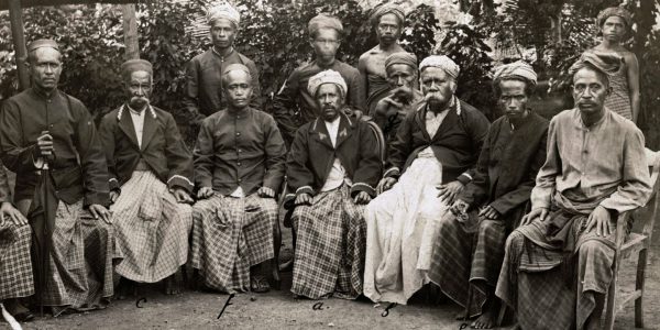 Foto bersama para pembesar pembesar di Pulau Alor ,tahun 1898, a