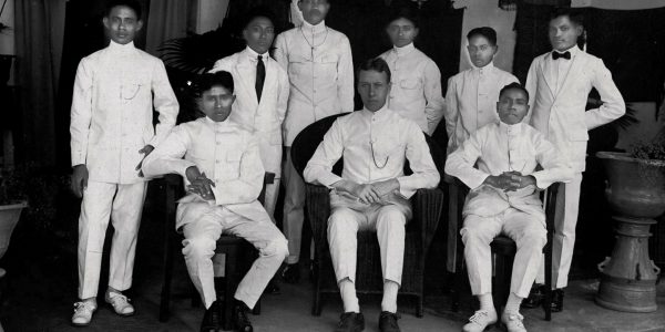 Foto para murid murid School tot Opleiding van Inlandse Leraren (STOVIL) Kupang, sekitar tahun 1920an.