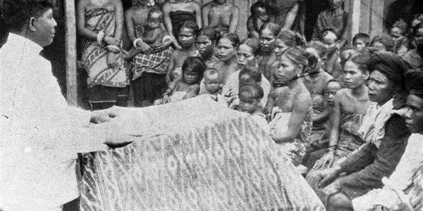 Guru Injil di Tenggaba, Sumba 1943.