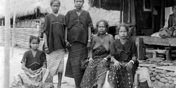 Istri dan anak perempuan Dari Raga Noli, Raja Nage