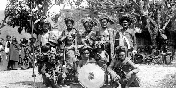 Lelaki² Massu Karera di Sumba,1910.