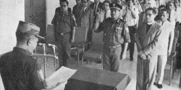 Pelantikan El Tari sebagai Gubernur Provinsi Nusa Tenggara Timur di Jakarta pada 18 Maret 1967 oleh Menteri Dalam Negeri, Jenderal Basuki Rachmat.