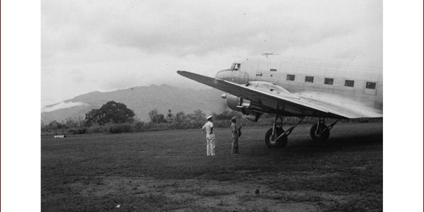 Pesawat Jenis Dacota di Bandara Udara ,Maumere