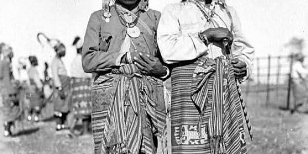 Potret dua orang bangsawan dari Amarasi, Nusa Tenggara Timur… Tahun pembuatan tidak diketahui