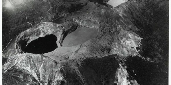Potret udara danau Kelimutu, tahun 1925