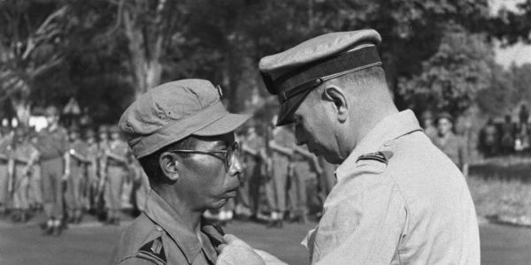Timothy menerima penghargaan atas keberaniannya sebagai komandan setengah bagian tentara Timor dalam memukul mundur serangan di Palembang. Tanggal 21 Juli 1947